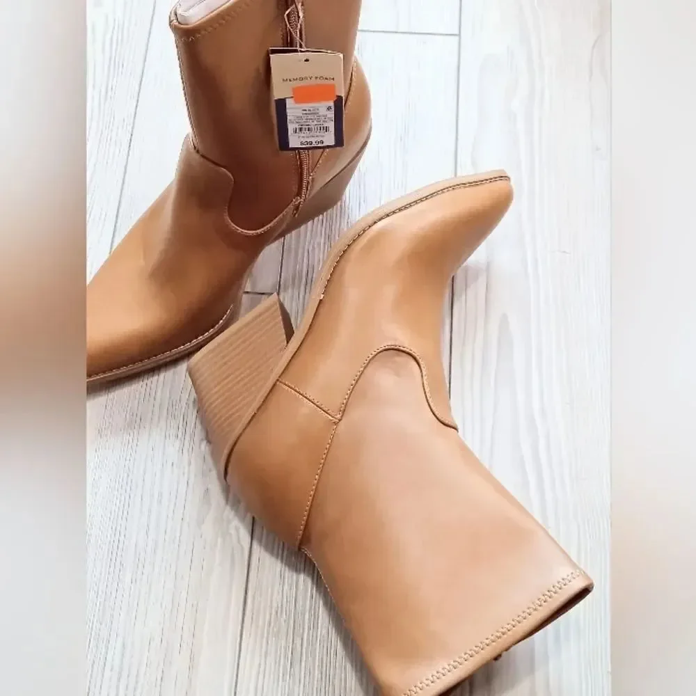 (16-4155)  Universal Thread Aubree Boots Sz 8